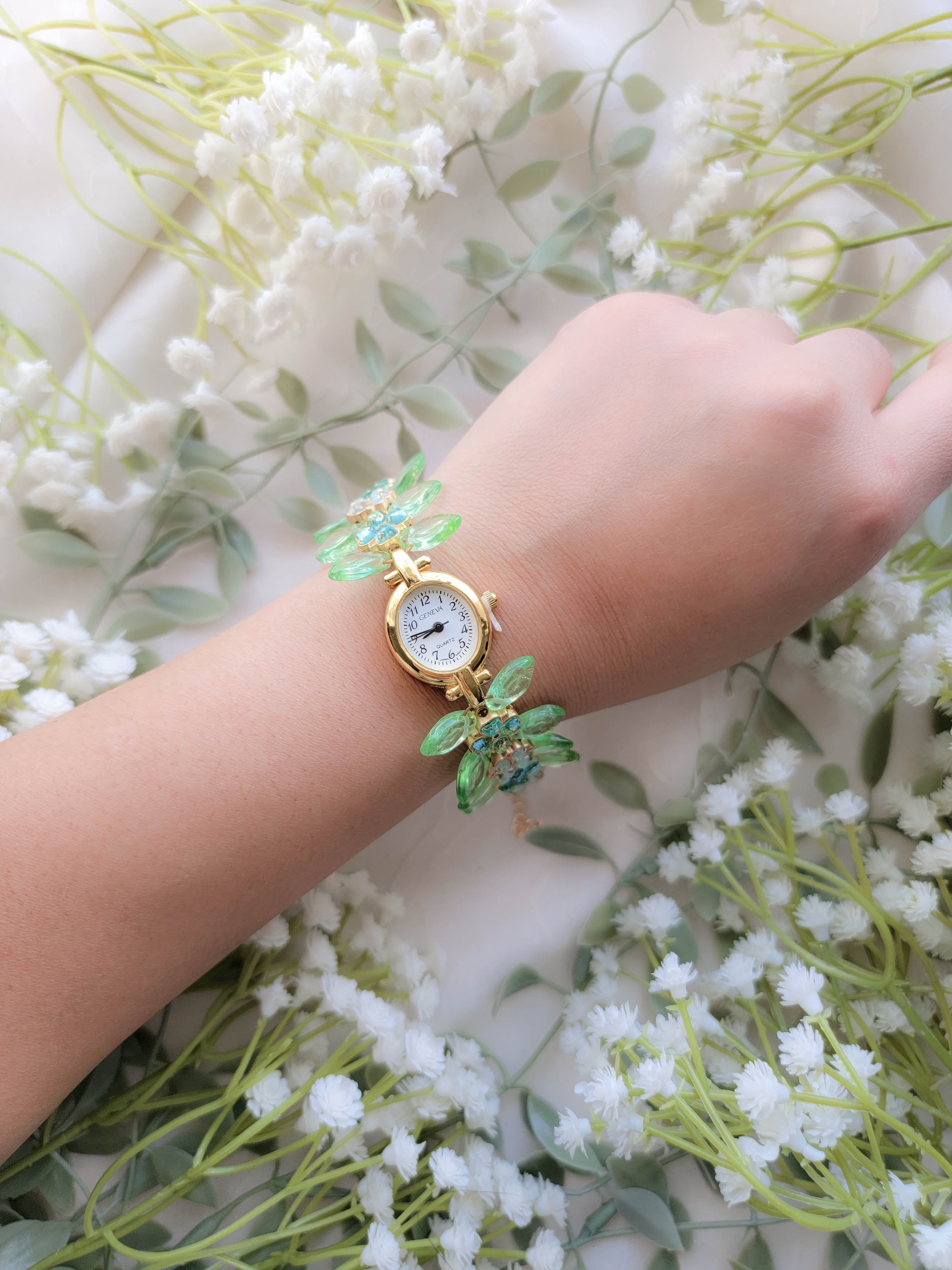 Wintery Florals Timepiece (6.5"+2")