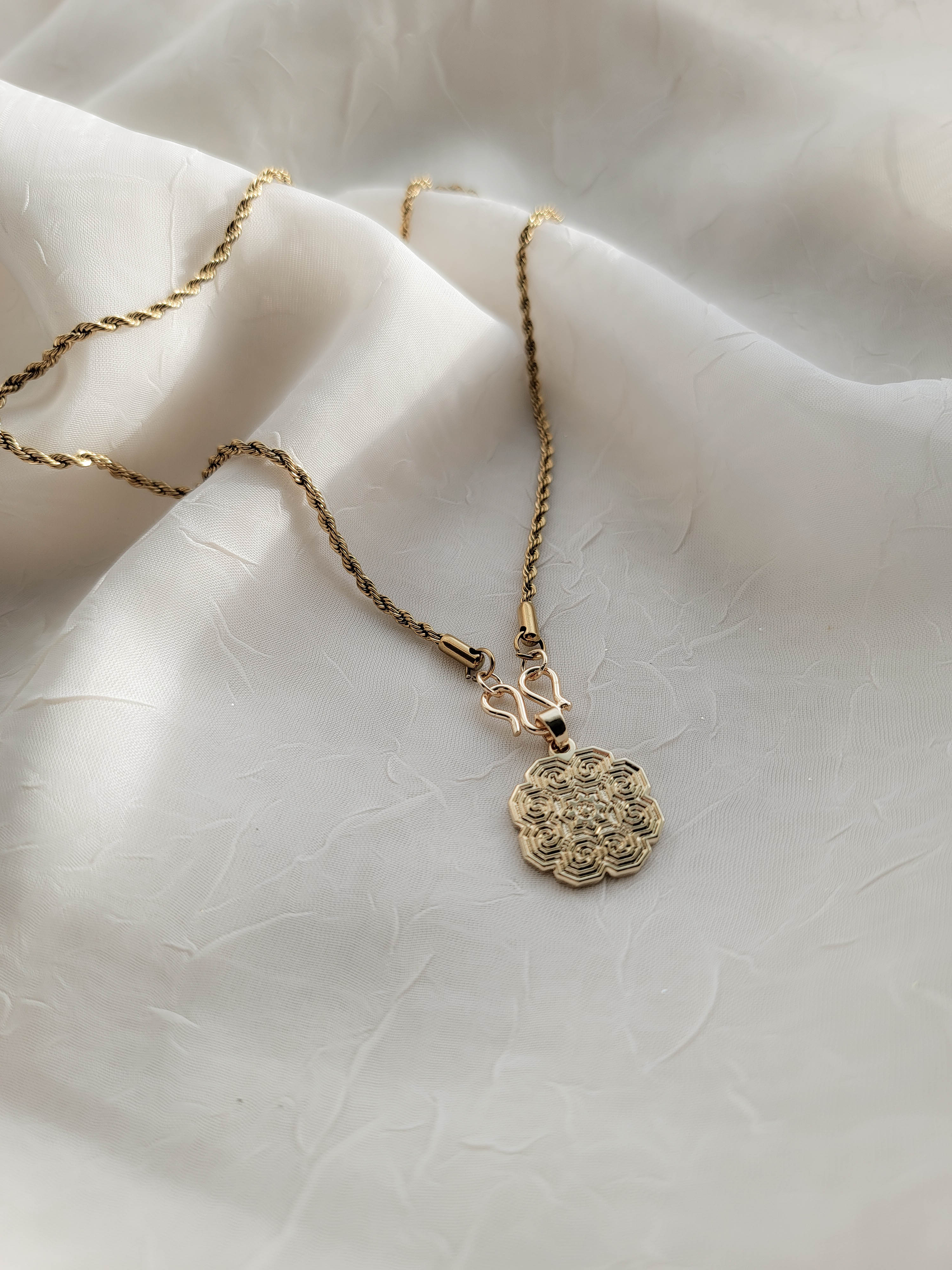 Remember Your Roots - W Clasp Necklace