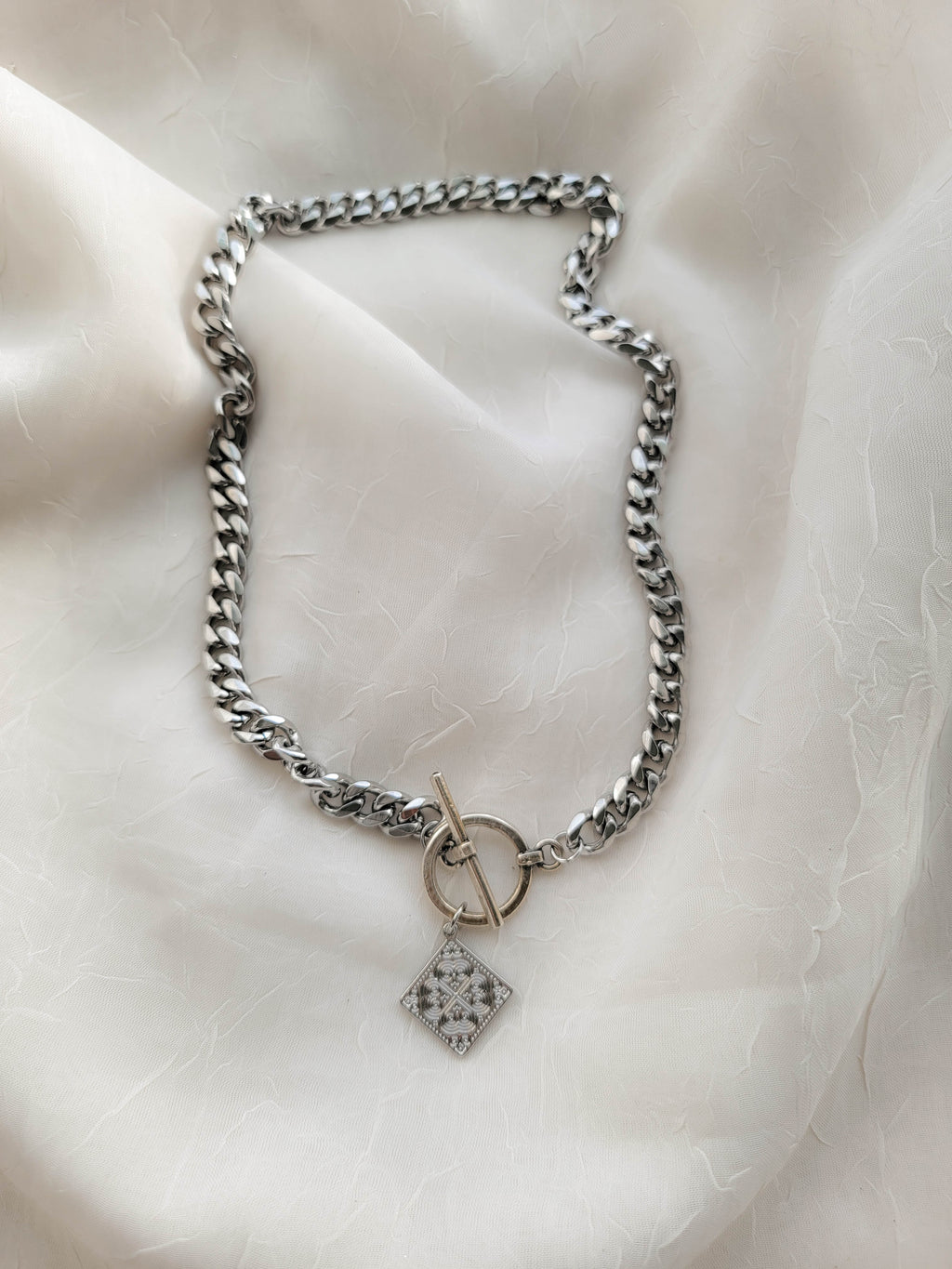 Steadfast Chunky Toggle Necklace