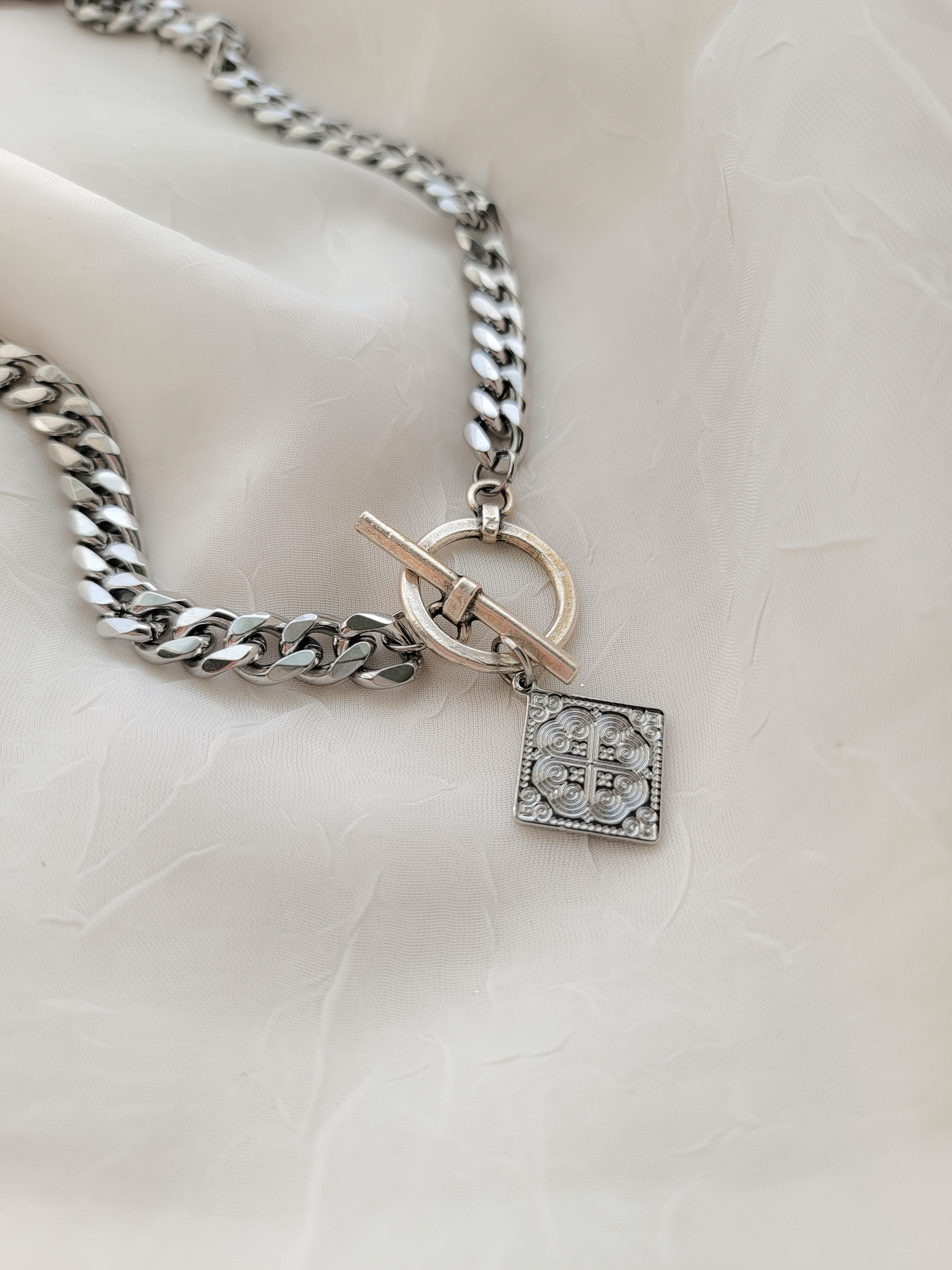 Steadfast Chunky Toggle Necklace