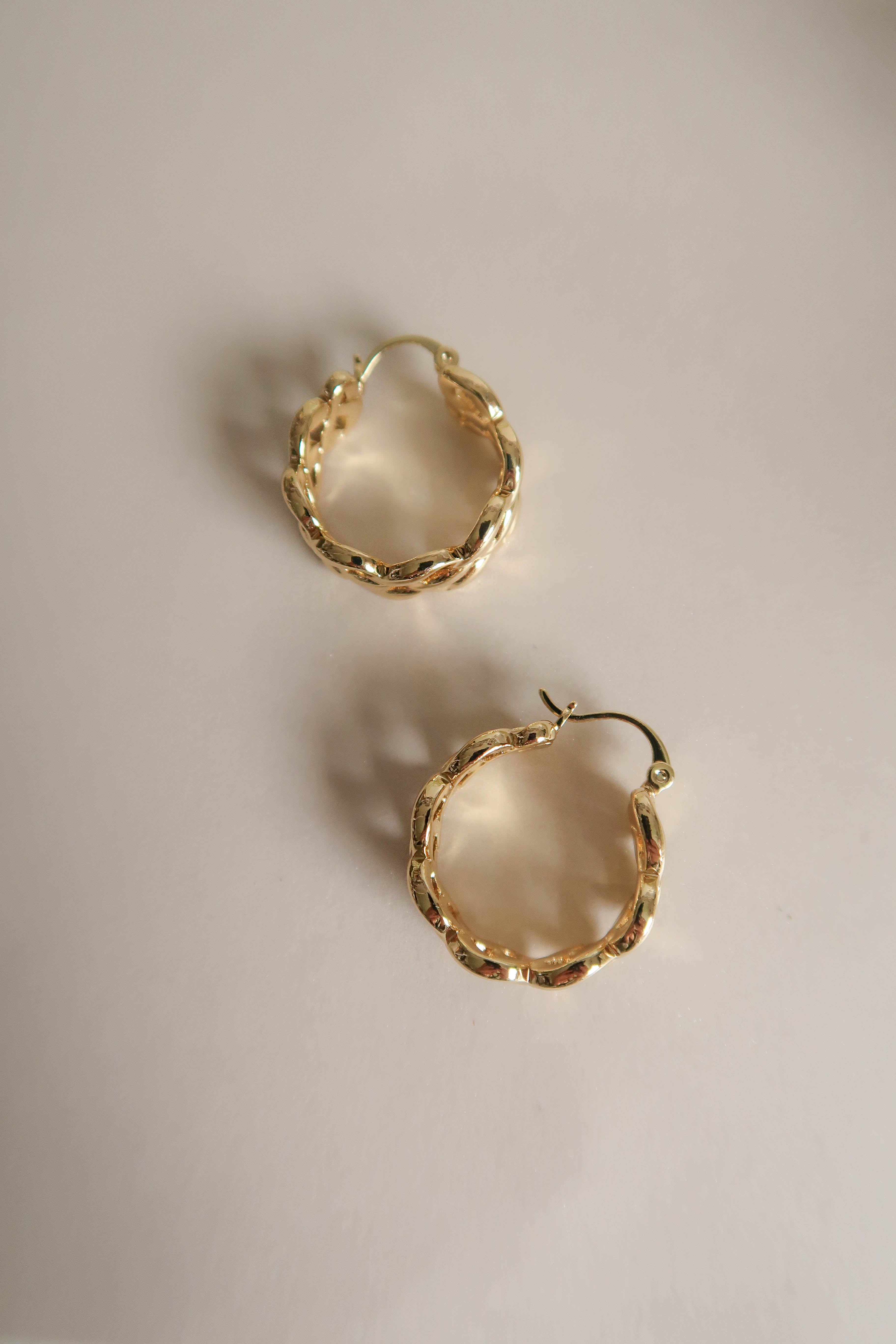 Refined Weave Hoops