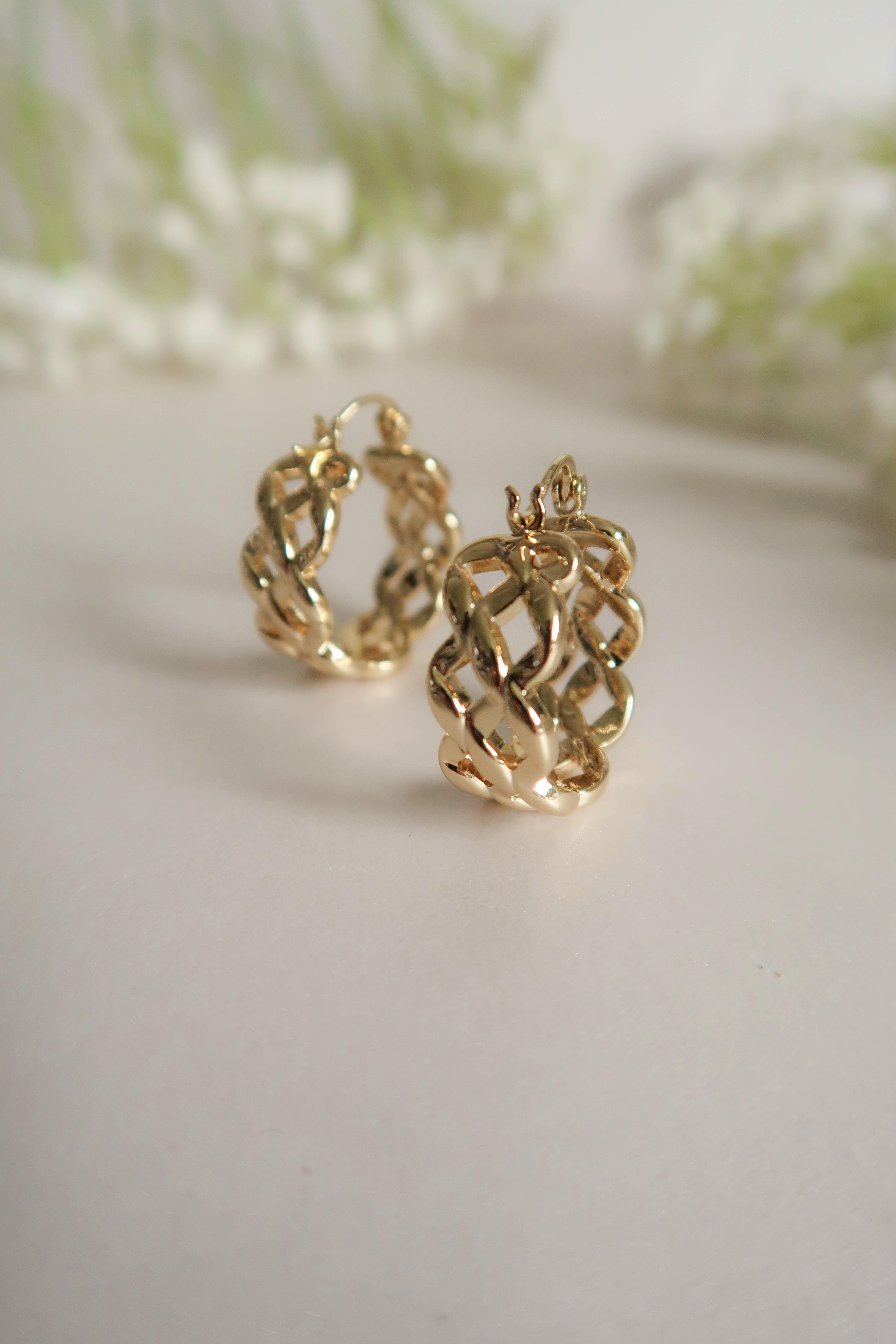 Refined Weave Hoops