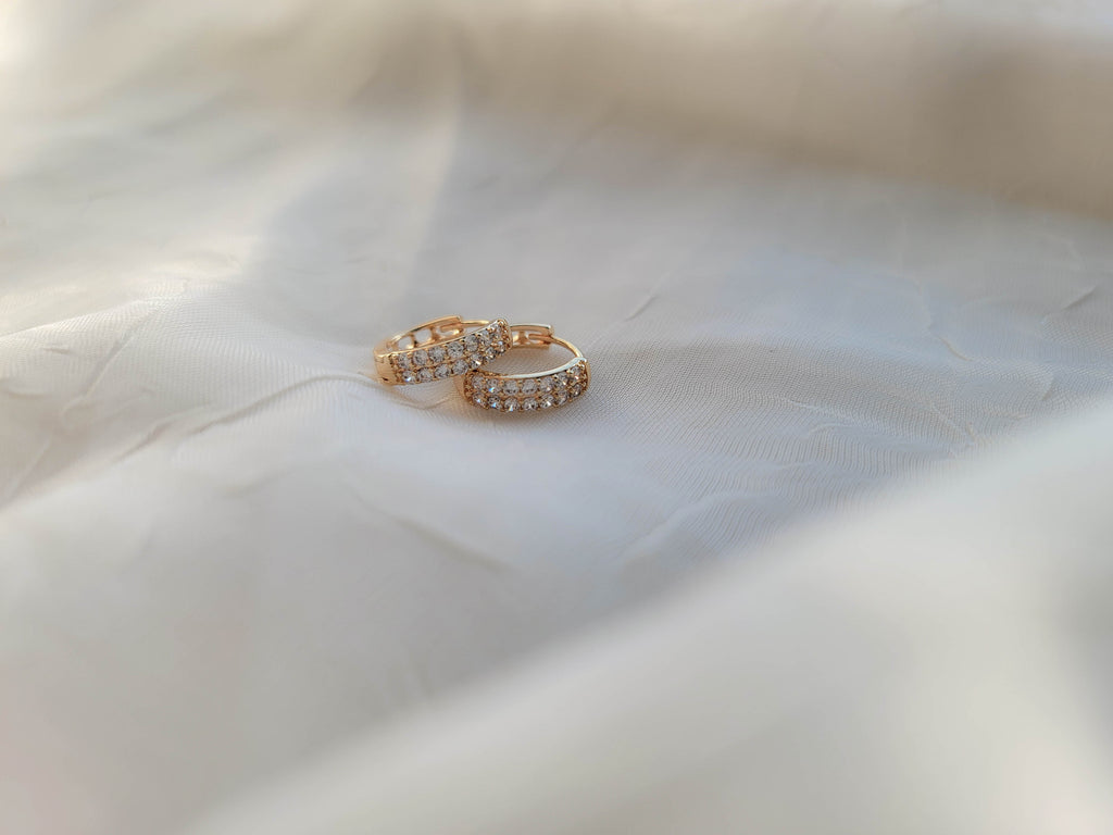 Daily Crystal Huggies