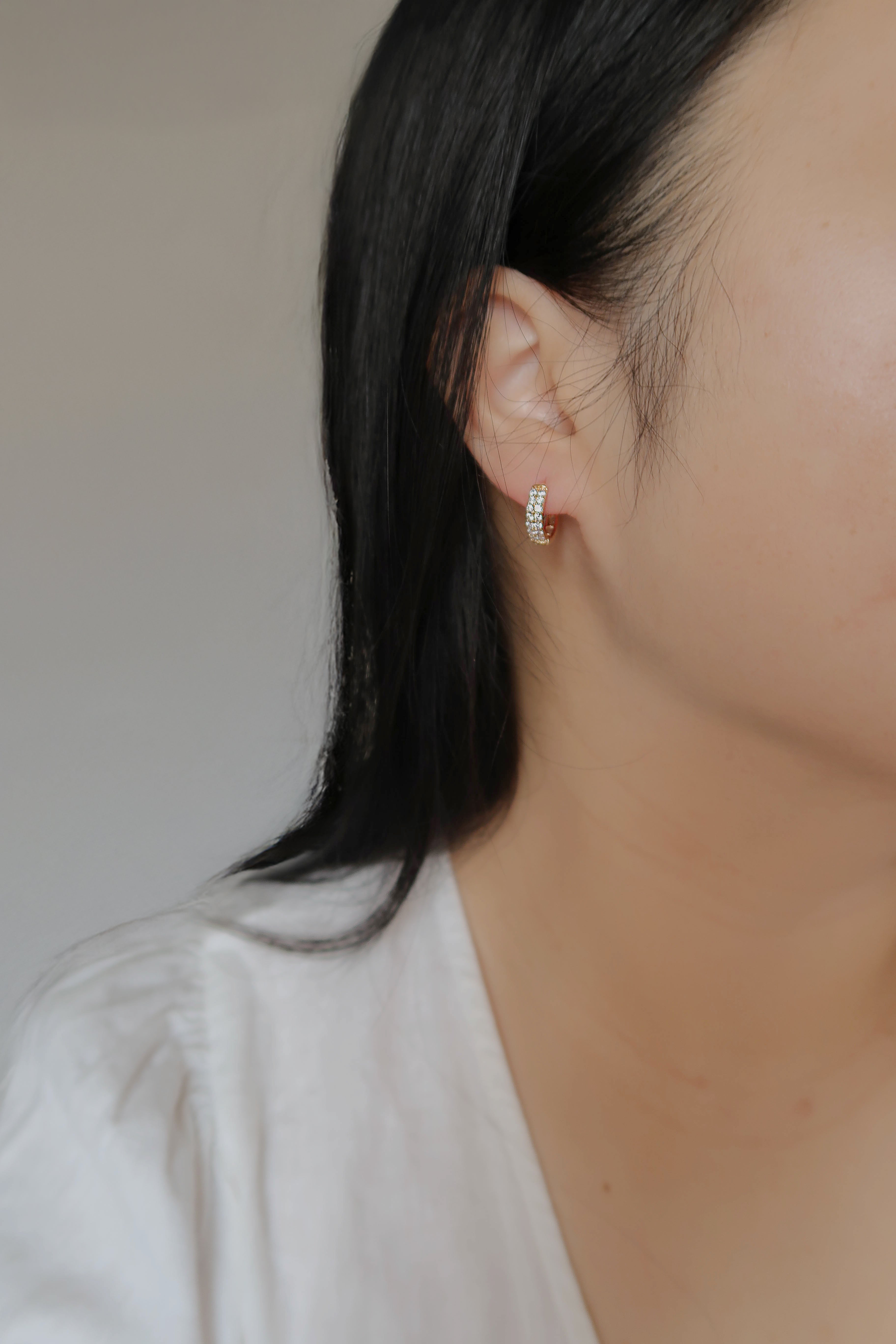 Daily Crystal Huggies